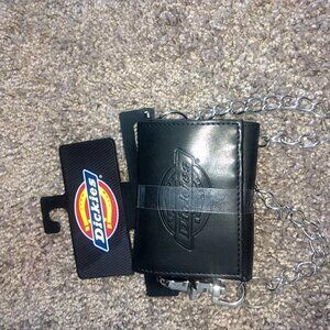 Men's Trifold 100% Polyurethane 6 credit card slots, 1 clear ID window wallet